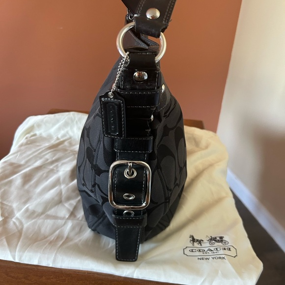 COACH black signature canvas and leather large shoulder bag - Picture 6 of 11